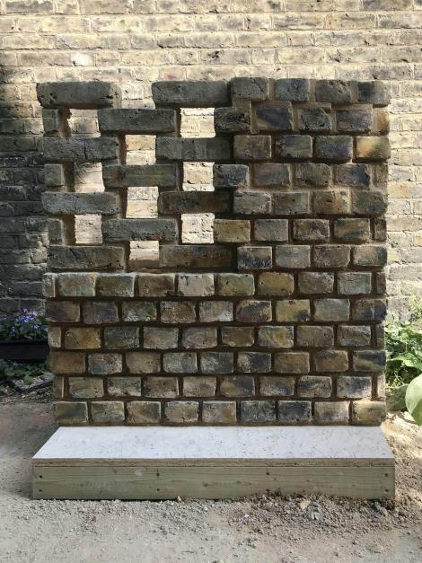 Mock-up of a facade with reclaimed bricks, pilot operation Slight House - London