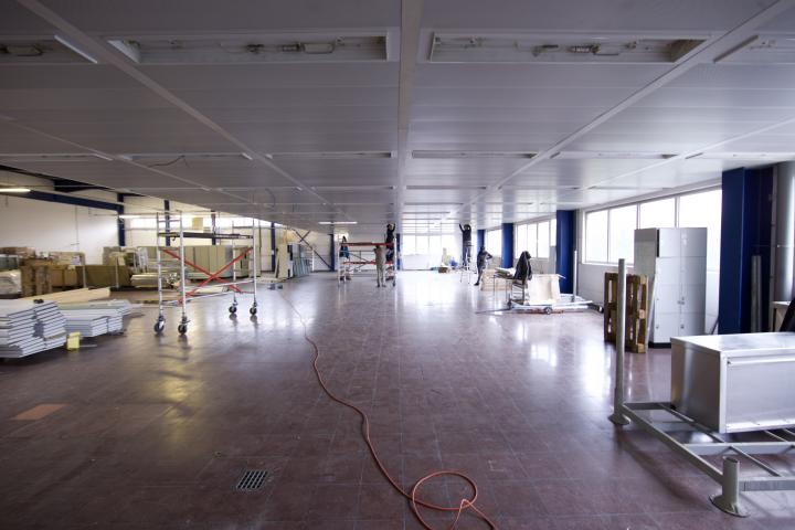 March-April 2017: building of the suspended ceiling and the partition walls.